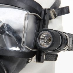 Držák lampy/kamery k celoobličejové masce AGA DIVATOR